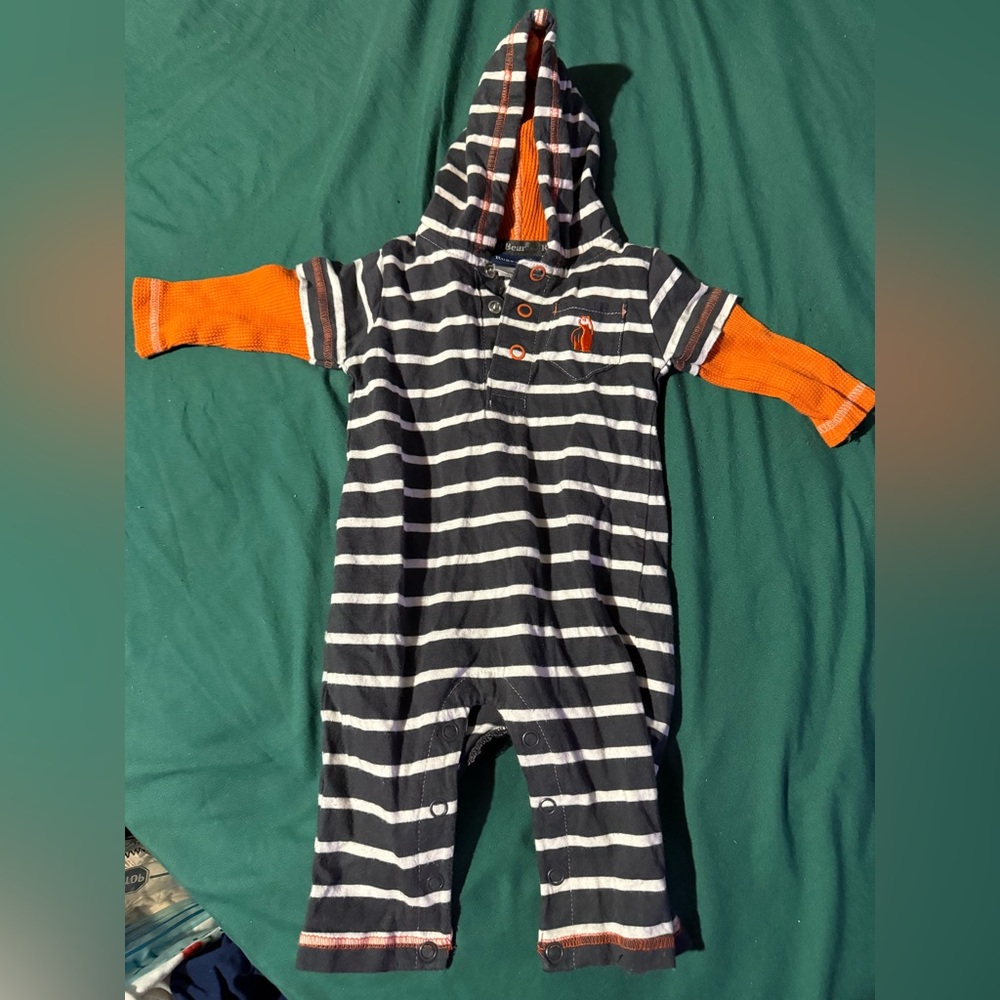Long sleeve boys outfit with hood.